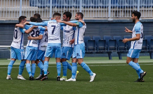 Un Málaga solvente logra al fin un cómodo triunfo en La Rosaleda (2-0)