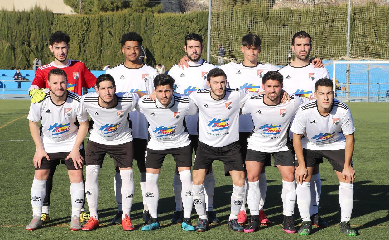 Plantilla del Torcal para esta temporada, en la fila superior, segundo por la izquierda, el jugador que recibió los insultos de carácter racista. 