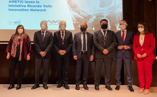 Representantes del Gobierno de España, la Junta de Andalucía, el Ayuntamiento de Málaga y Ametic han arropado en el Foro Transfiere la presentación del Instituto Ricardo Valle de Innovación.