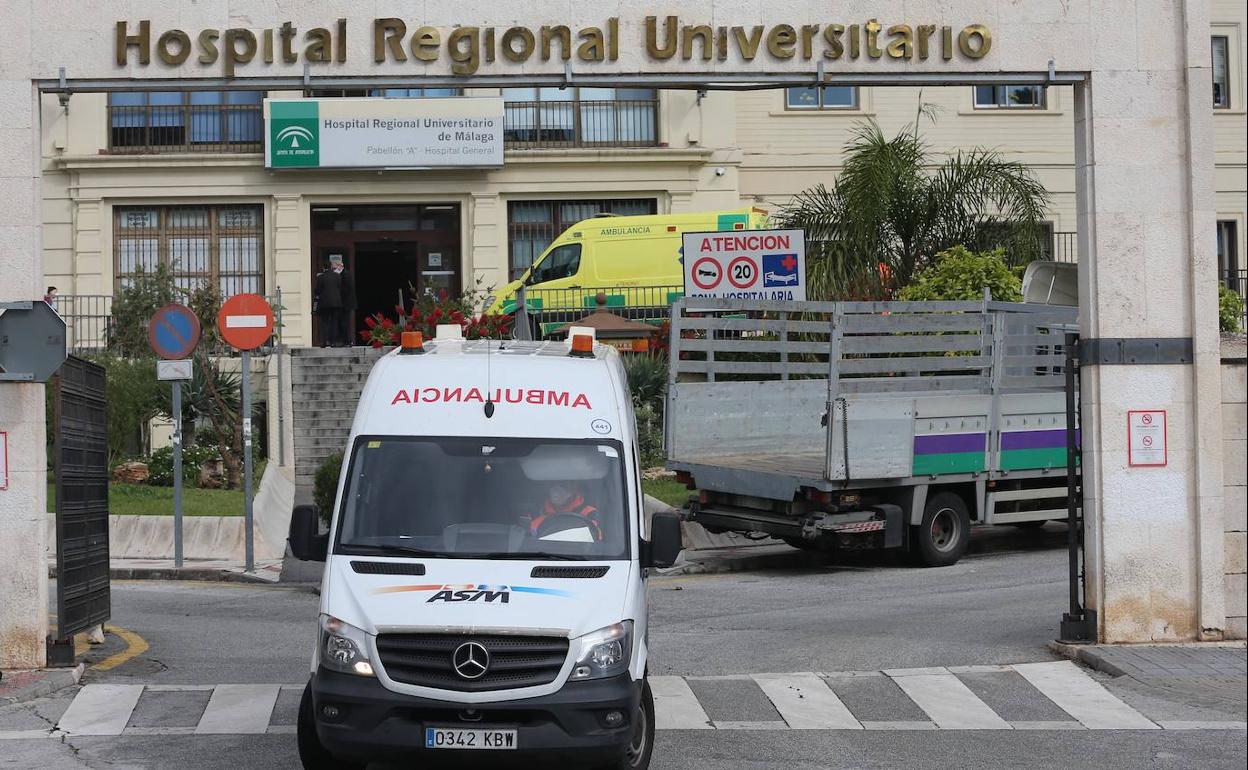 Exterior del Hospital Regional de Málaga. 