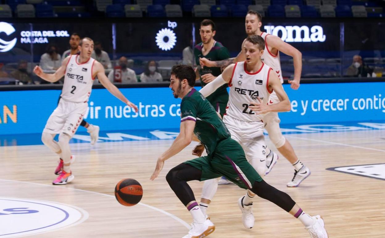 El Unicaja se sobrepone a la crisis del club y gana al Bilbao