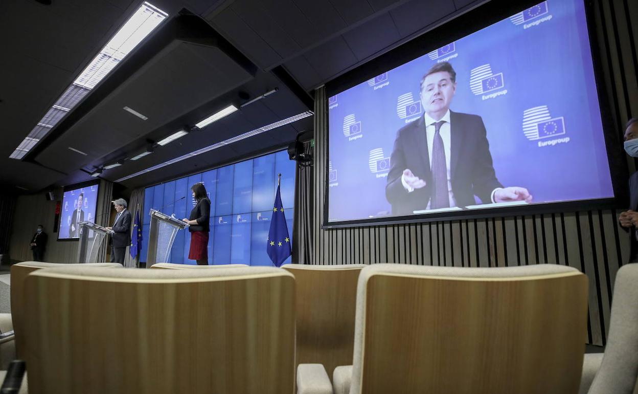 El presidente del Eurogrupo, Pachal Donohoe, durante la reunión con los ministros de Finanzas.