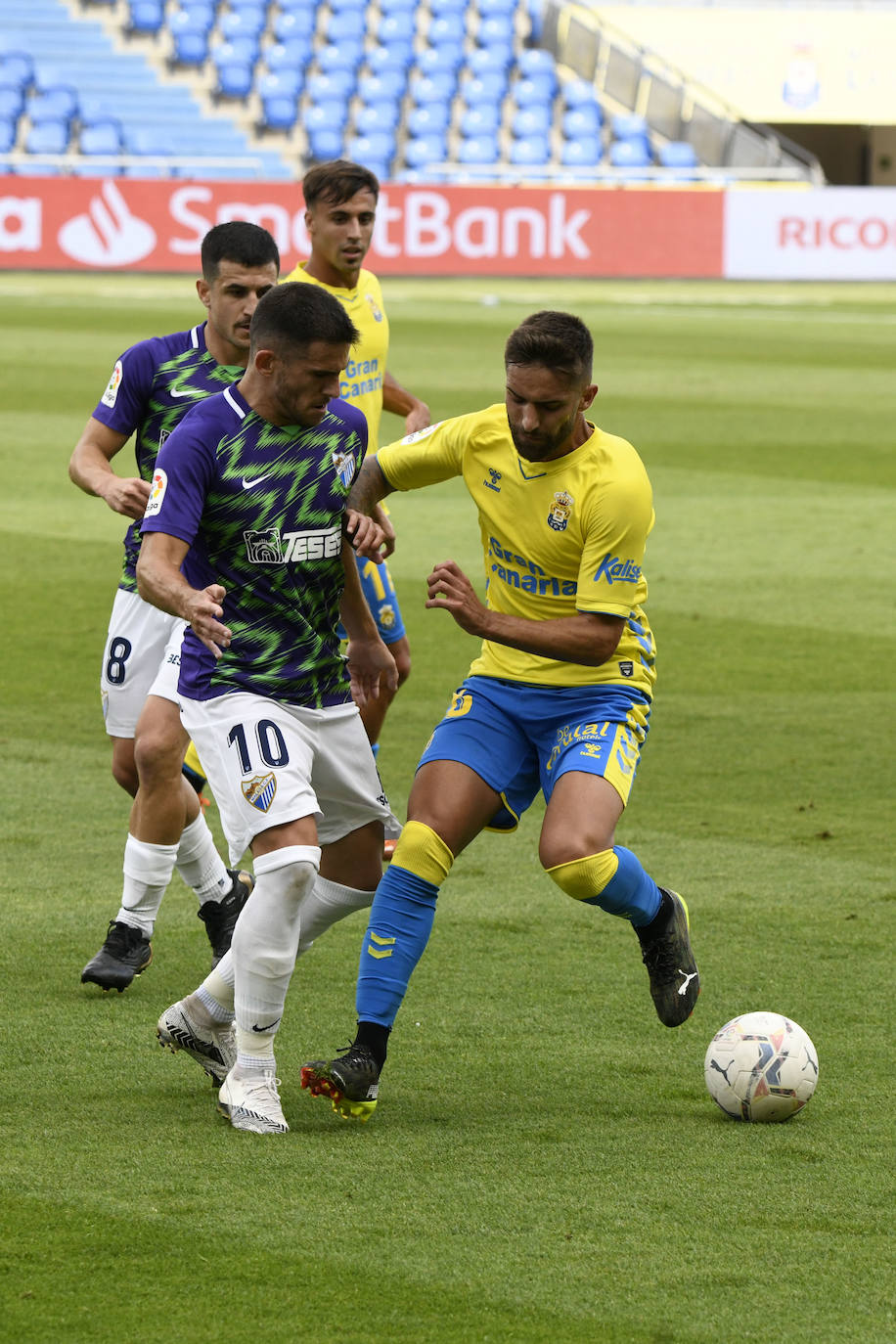 El Málaga empata en Las Palmas (1-1). 