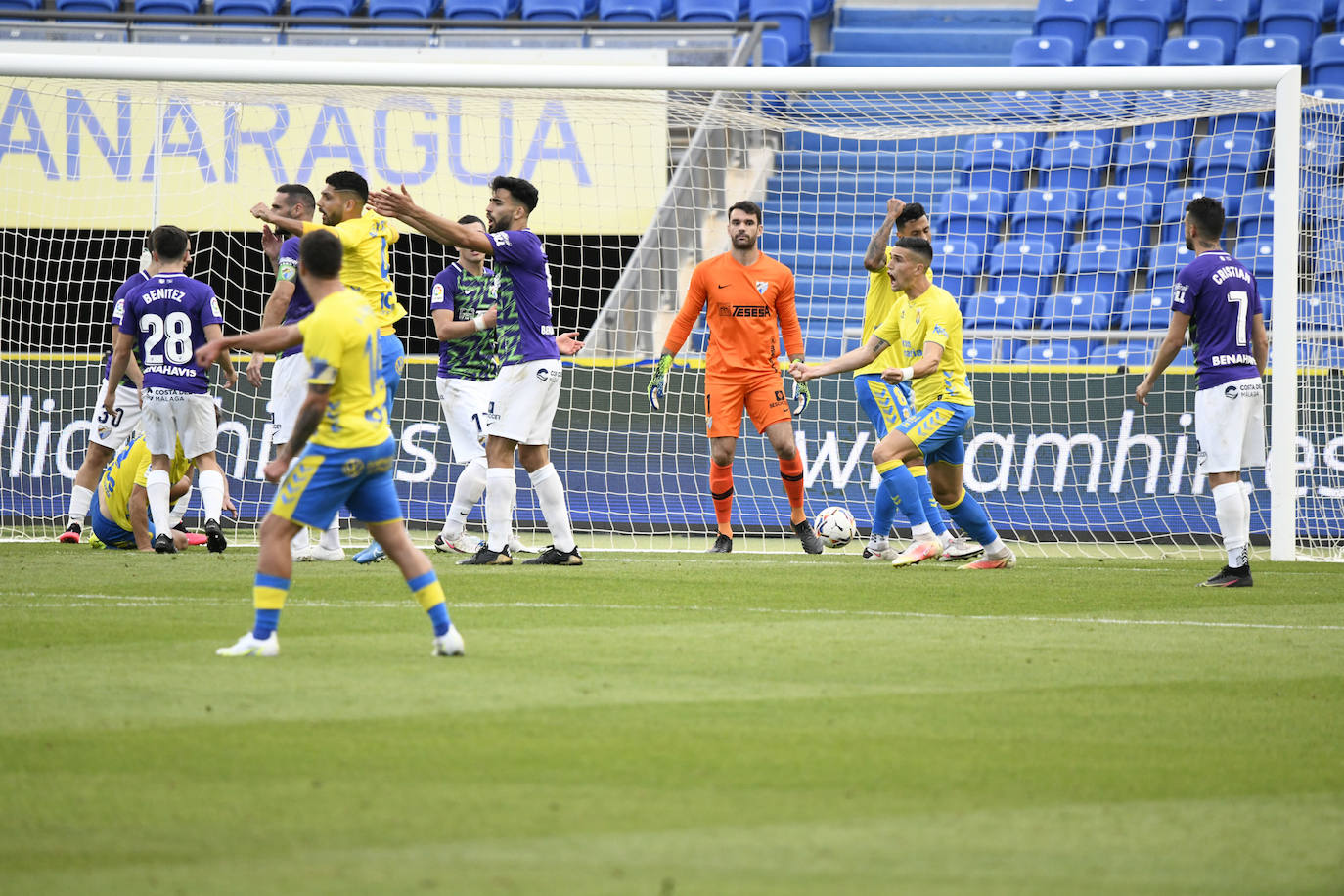 El Málaga empata en Las Palmas (1-1). 