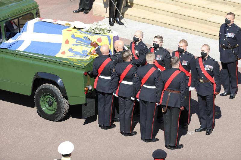 Llegada del coche de Felipe de Edimburgo a la capilla de San Jorge.