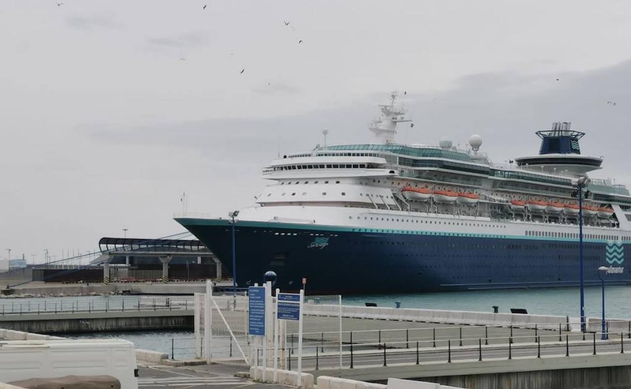 Último crucero que atracó en el Puerto de Málaga antes de la prohibición de escalas internacionales. 