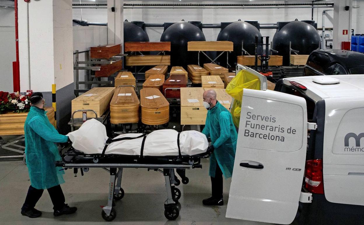 La población española se redujo en 106.146 personas en el año de la covid