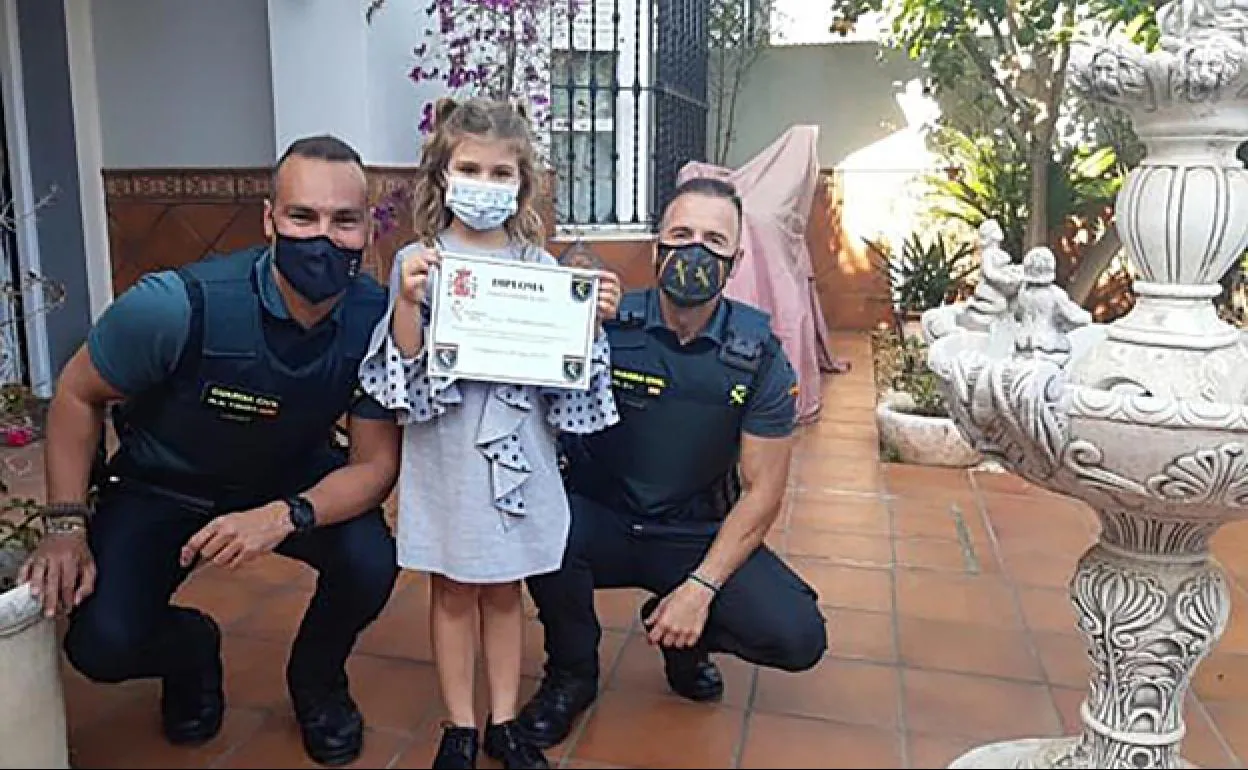 La Guardia Civil salva la vida de un niño de seis años que se