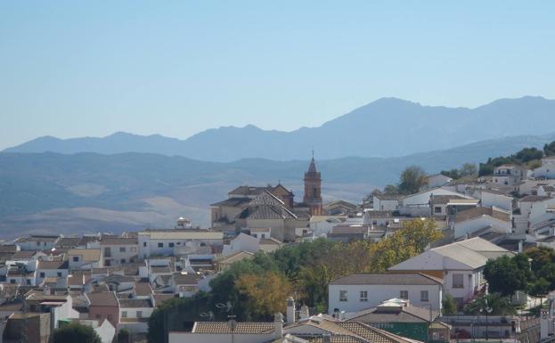 Cañete la Real tiene fronteras tanto con la provincia de Sevilla como con la de Cádiz.