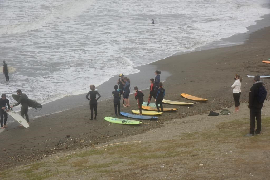 Fotos: Sábado de surf en las playas de la capital malagueña