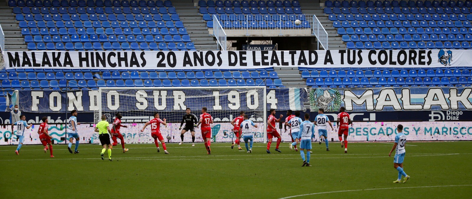 Un penalti polémico y un juego inoperante llevan al Málaga a la derrota