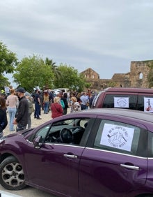 Imagen secundaria 2 - Tres imágenes de la concentración de protesta que ha tenido lugar este domingo en Maro. 