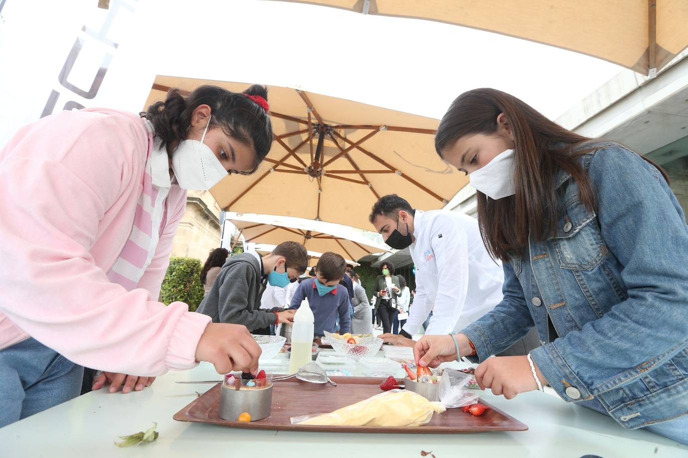 El taller se desarrolló en la terraza del Restaurante José Carlos García, en el Muelle Uno 