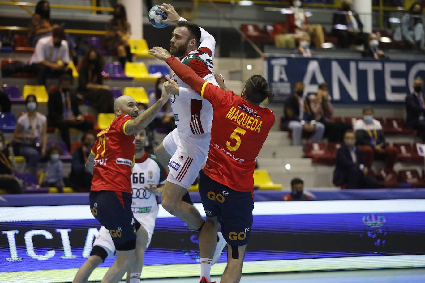 El partido terminó 28-30 a favor de Hungría 