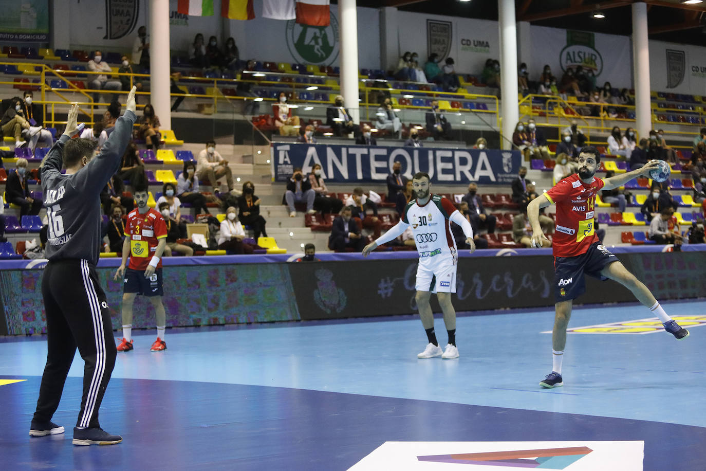 El partido terminó 28-30 a favor de Hungría 