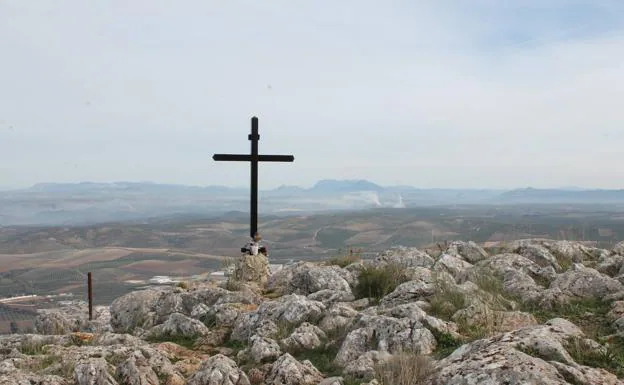 Cruz en la sierra de la Camorra (Alameda).