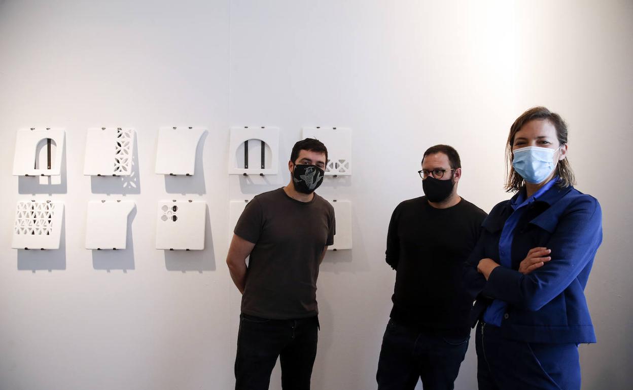 Álvaro Albadalejo, Antonio R. Montesinos y Leonor Serrano Rivas, en la Galería de Isabel Hurle. 