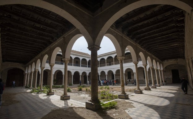 Imagen principal - La Junta reactiva la recuperación del Convento de la Trinidad con el diseño de un centro cultural polivalente