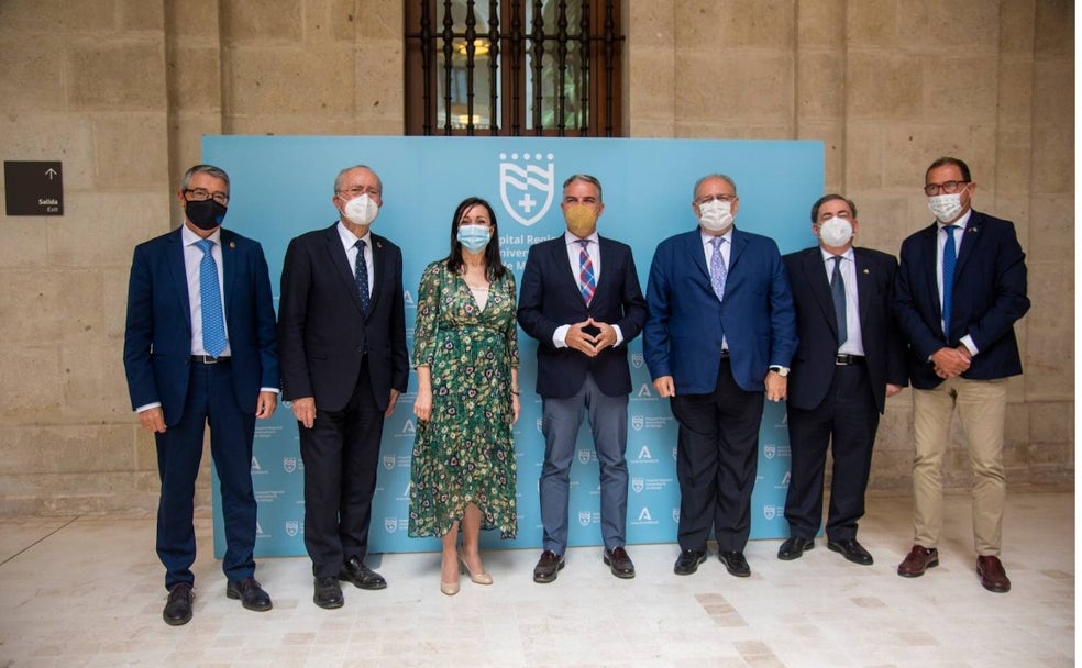 Autoridades que han asistido al acto de presentación, celebrado en el Palacio de la Aduana.