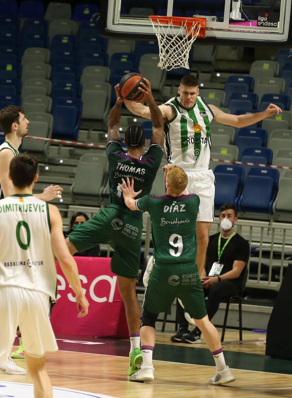 El Unicaja recibió al conjunto de Badalona en el Martín Carpena 