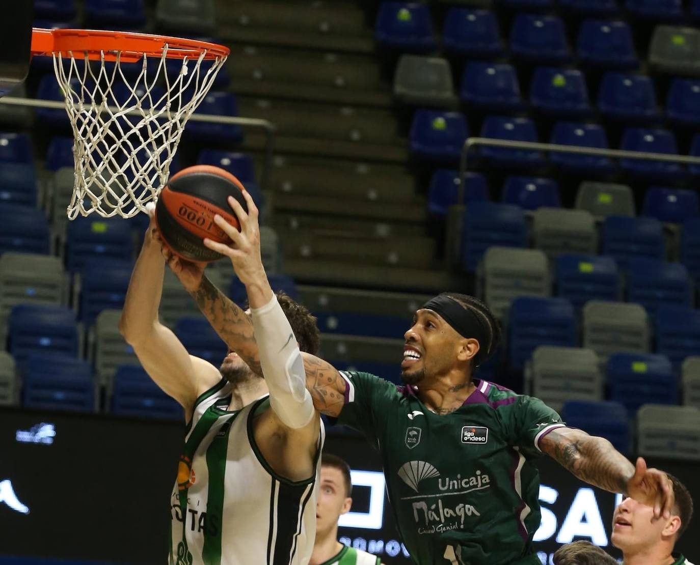 El Unicaja recibió al conjunto de Badalona en el Martín Carpena 