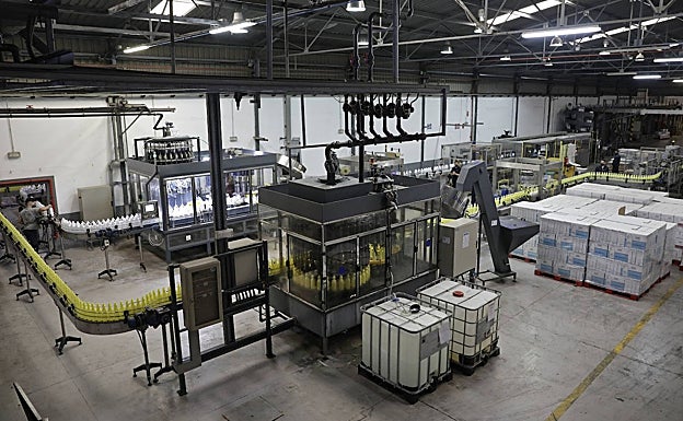 La planta de Equisur tiene 16.000 metros cuadrados y da empleo a 30 personas. 