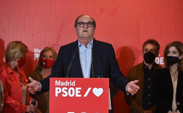 El candidato del PSOE, Ángel Gabilondo, analiza los resultados electorales.