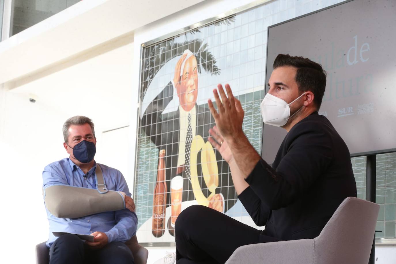El escritor Javier Castillo, en el Aula de Cultura de SUR. 