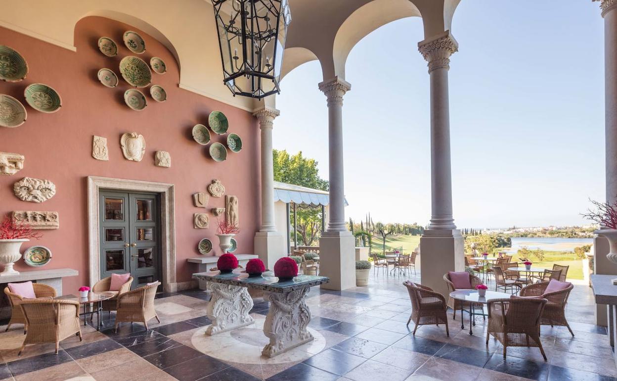 Una de las terrazas de este lujoso cinco estrellas ubicado en Benahavís. 