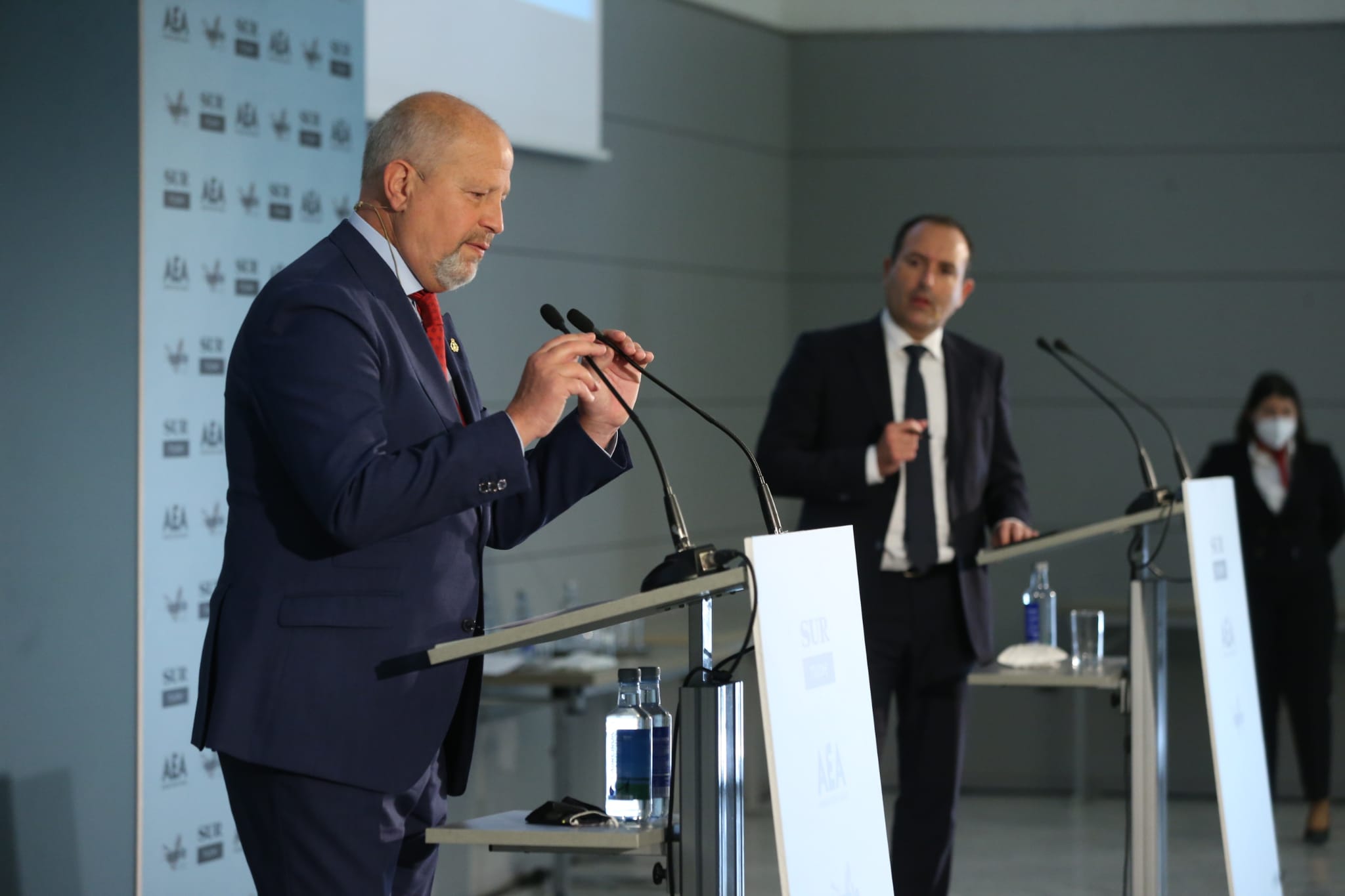 El foro, organizado por la Asociación Nacional de Editores de Libros y Material de Enseñanza (anele); la Asociación de Editores de Andalucía (AEA) y SUR, contó con la participación de Albert Rivera.