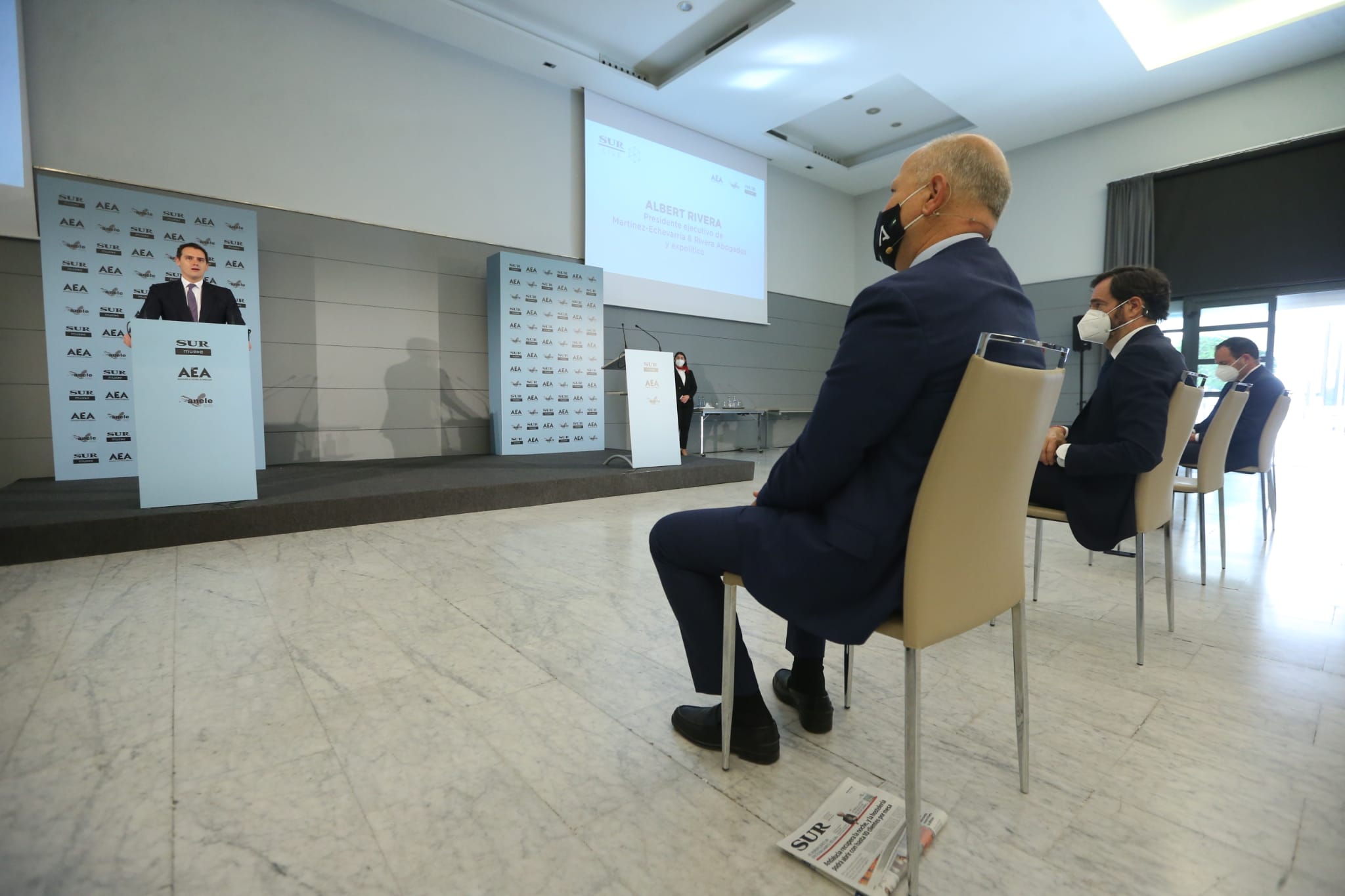 El foro, organizado por la Asociación Nacional de Editores de Libros y Material de Enseñanza (anele); la Asociación de Editores de Andalucía (AEA) y SUR, contó con la participación de Albert Rivera.