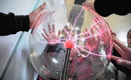 Estudiantes, en uno de los experimentos de Principia. 