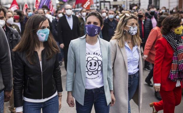 Las ministras Ione Belarra, Irene Montero y Yolanda Díaz en la manifestación del 1 de mayo en Madrid.