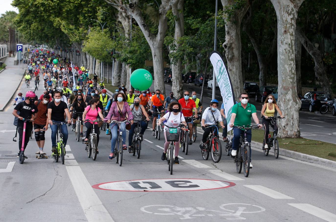 Ruedas Redondas ha celebrado este domingo la segunda 'bicifestación'. 