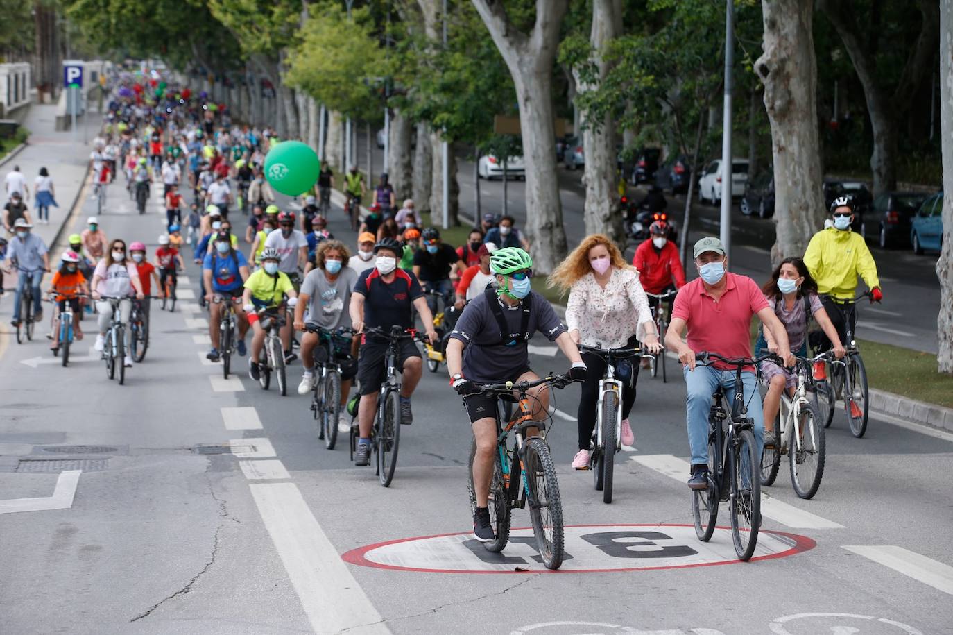 Ruedas Redondas ha celebrado este domingo la segunda 'bicifestación'. 