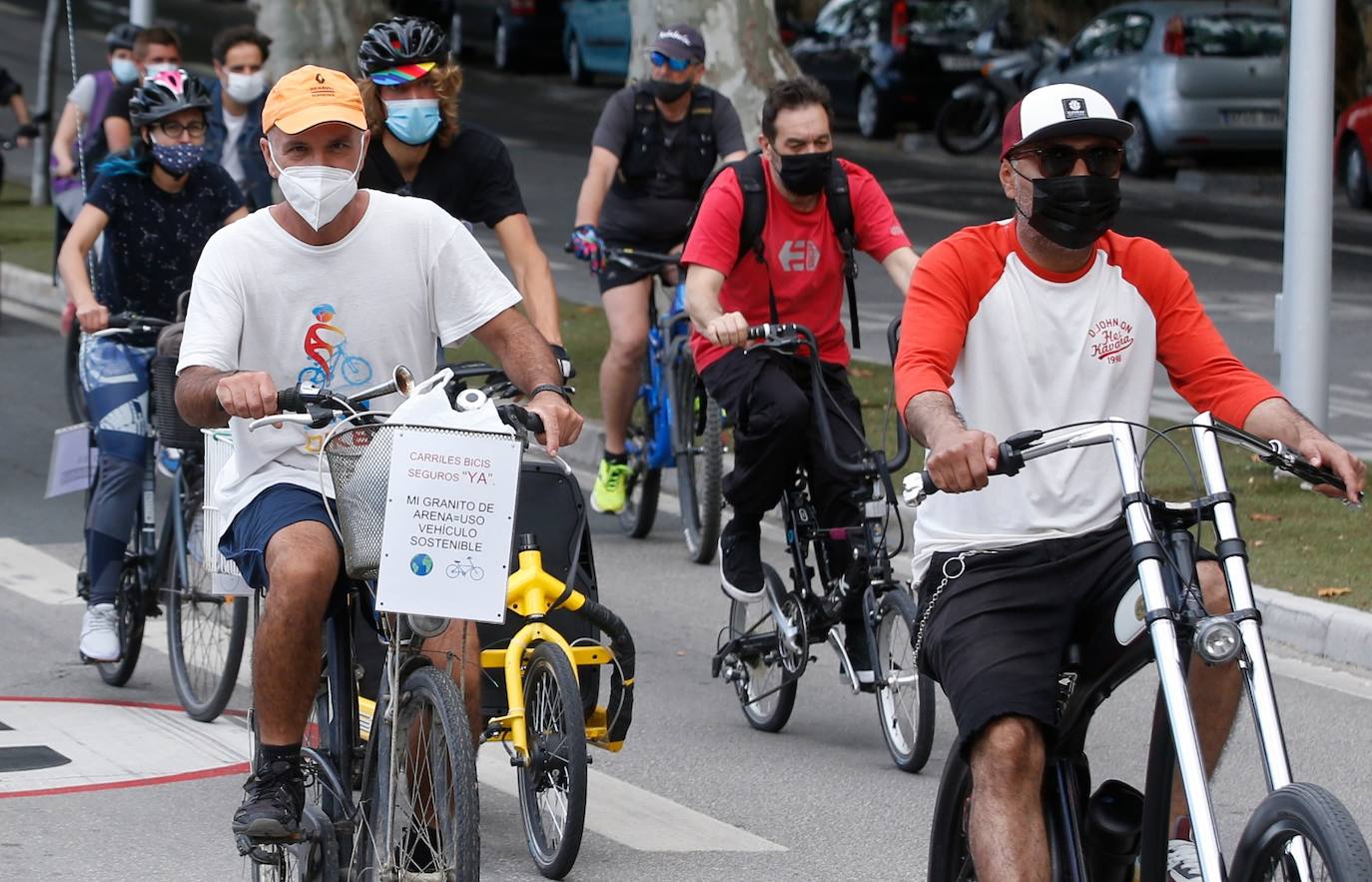 Ruedas Redondas ha celebrado este domingo la segunda 'bicifestación'. 
