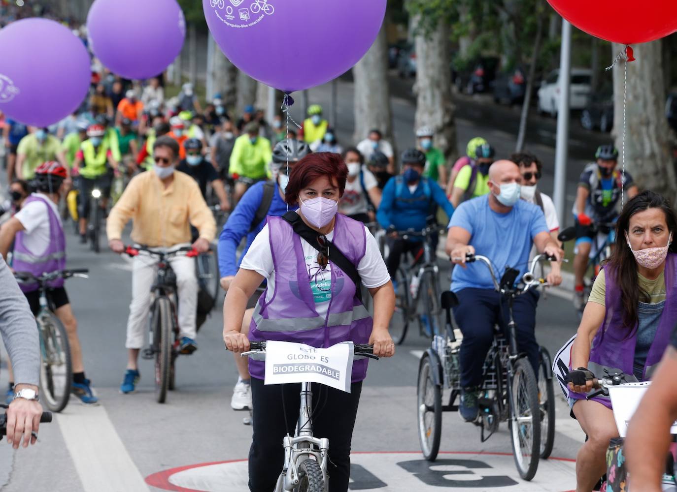Ruedas Redondas ha celebrado este domingo la segunda 'bicifestación'. 
