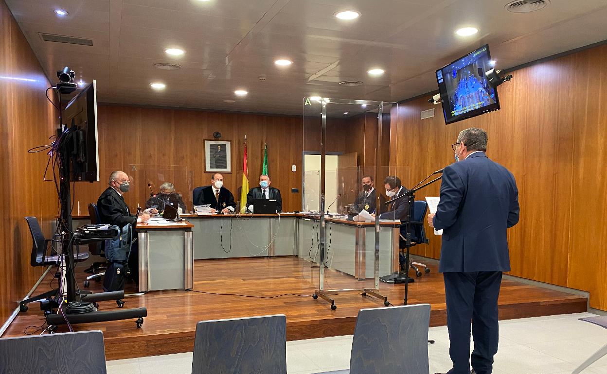 El alcalde veleño, durante el juicio celebrado los pasados días 21 y 22 de abril en la Audiencia Provincial. 