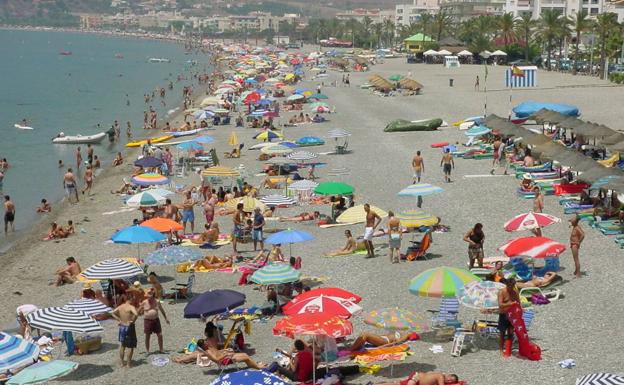 Andalucía consigue el récord histórico de banderas azules: 137 