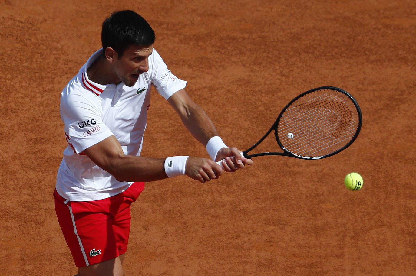 Recopilamos las mejores fotos del encuentro entre el malagueño y el número uno del mundo del tenis. El serbio puso el listón muy alto y acabó venciendo con contundencia por 6-2 Yy 6-1 en 1 hora y 10 minutos en octavos de final del Masters 1.000 de Roma.