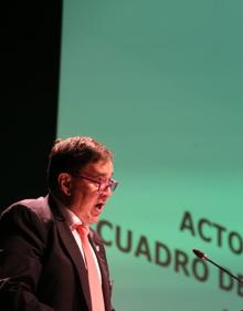 Imagen secundaria 2 - Málaga regala a La Legión el Cuadro del Centenario