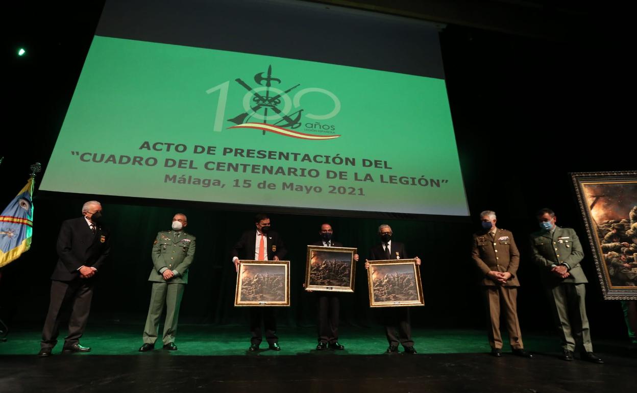 Málaga regala a La Legión el Cuadro del Centenario