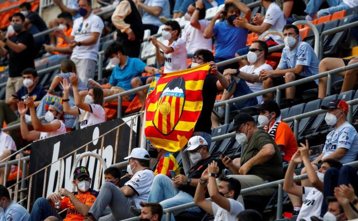 El público regresó a Mestalla muchos meses después.