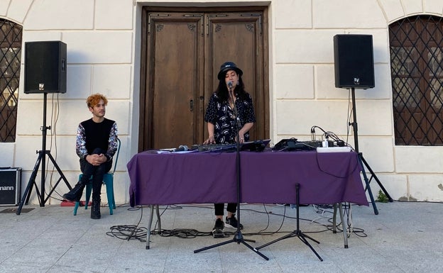 Néstore y Martín durante el concierto.