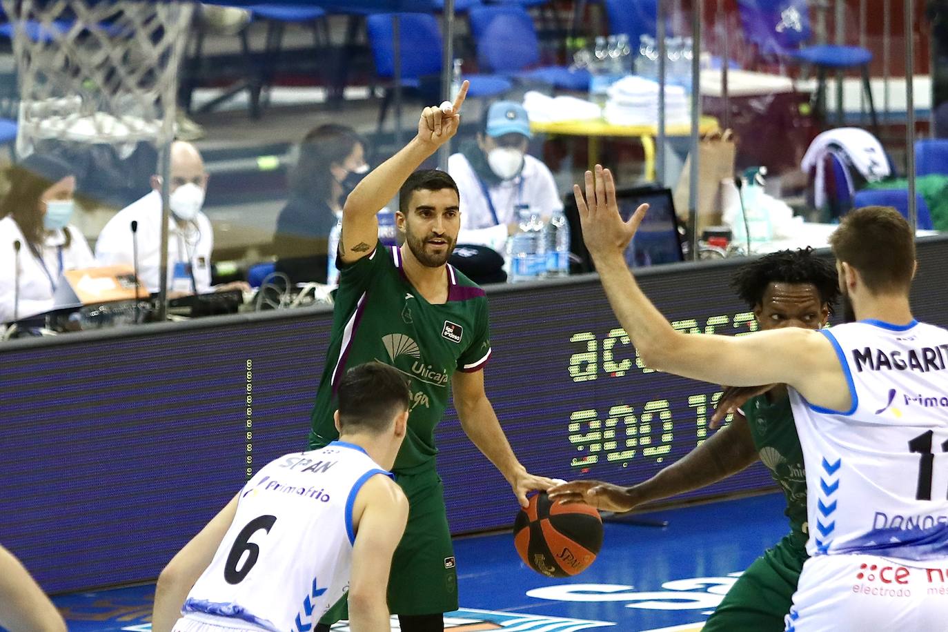 El Unicaja no hizo un buen partido, pero logró ganar en San Sebastián 