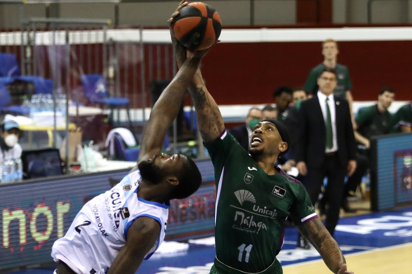 El Unicaja no hizo un buen partido, pero logró ganar en San Sebastián 