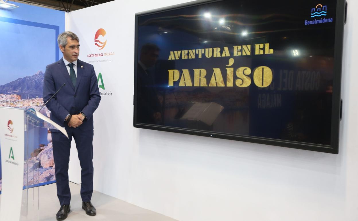 Víctor Navas durante la presentación de Benálmadena, en el stand de la Costa del Sol en Fitur. 