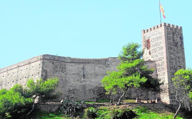 La antigua fortaleza de Sohail, que es visitable, está sobre un cerro con excelentes vista 