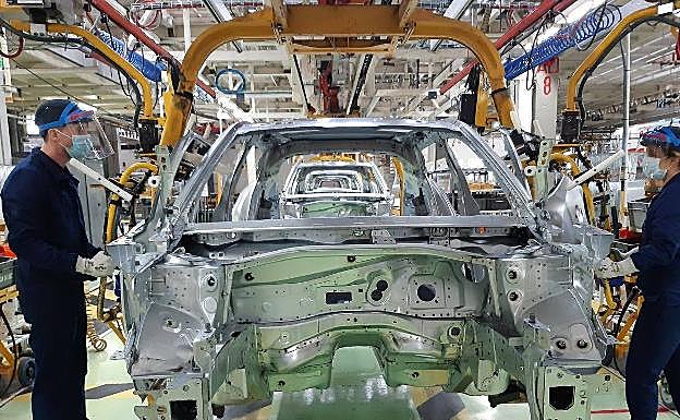 La crisis de los microchips detiene la producción en las fábricas españolas