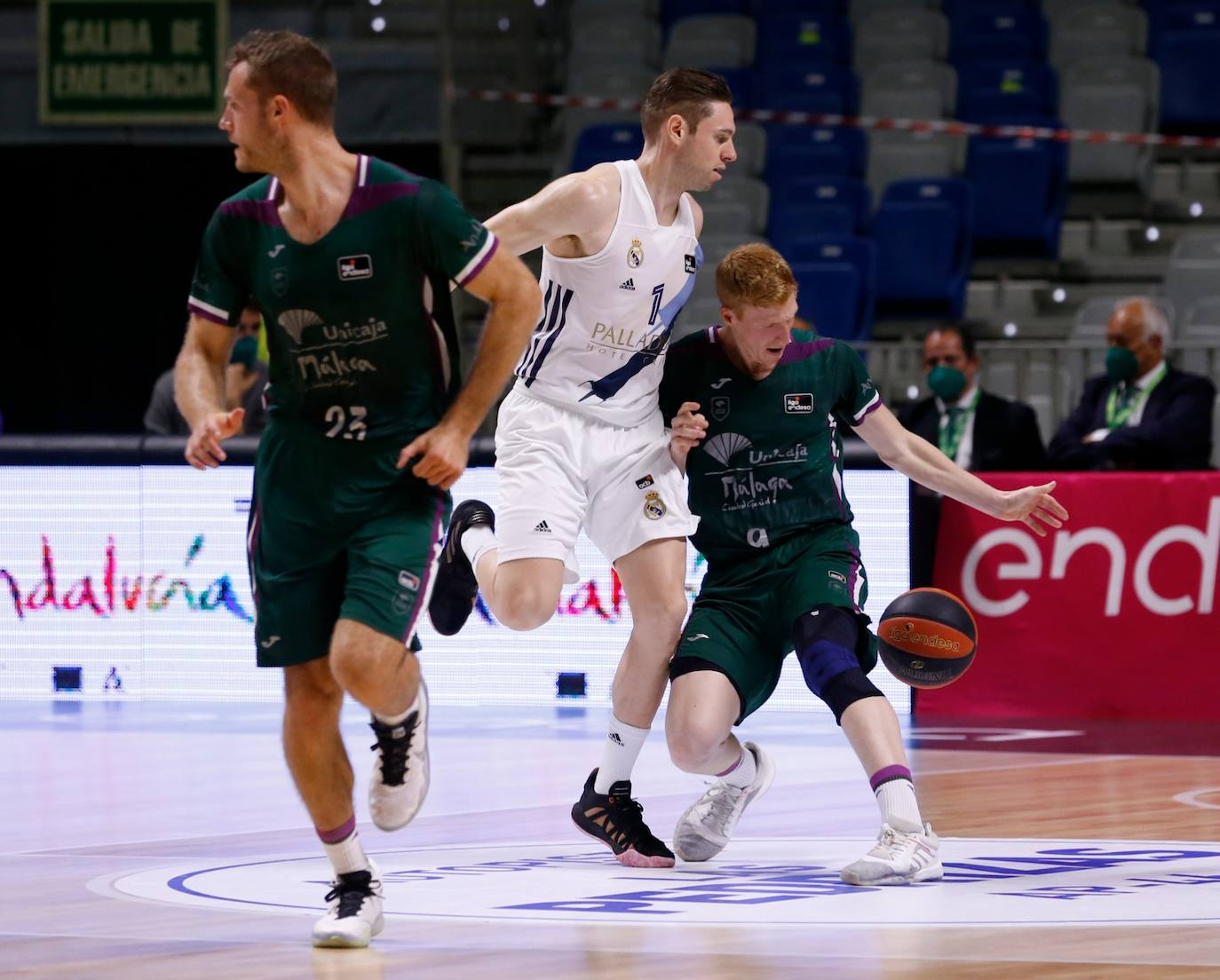 El Unicaja dijo adiós a la temporada tras perder por 90-96 ante el Real Madrid 